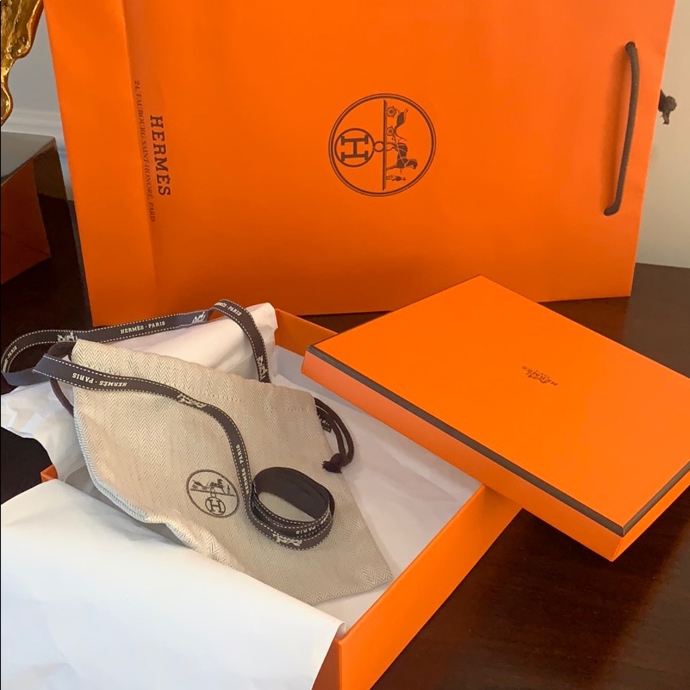Hermès gift wrapping